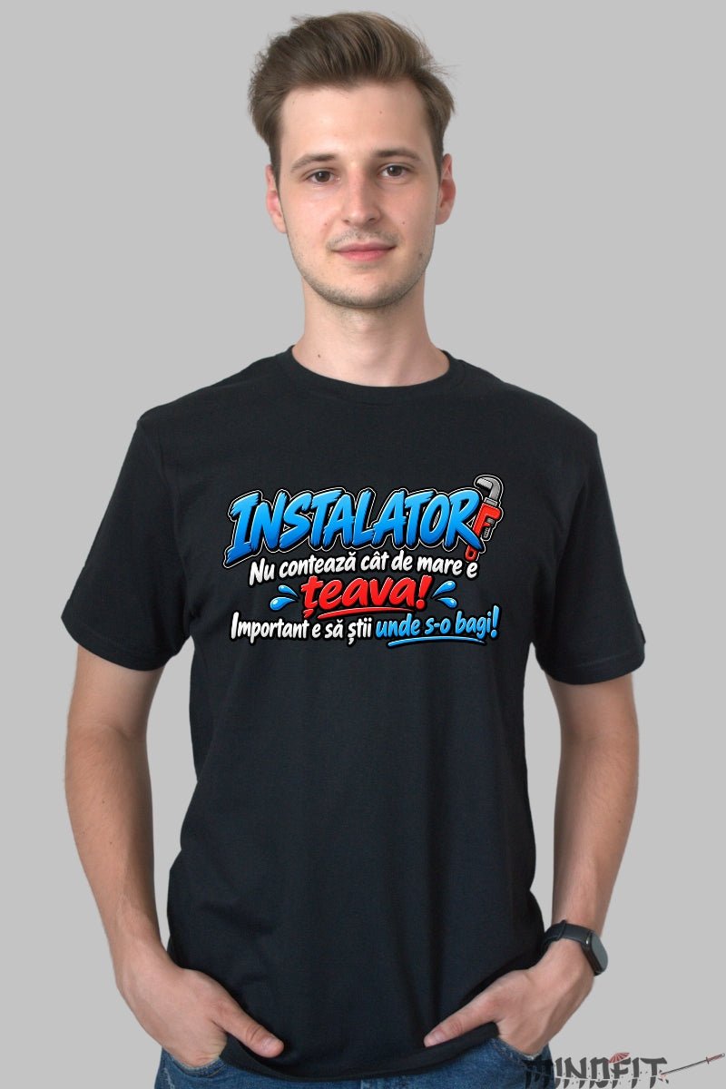 Tricou Amuzant - Instalator Teava Conteaza barbat negru