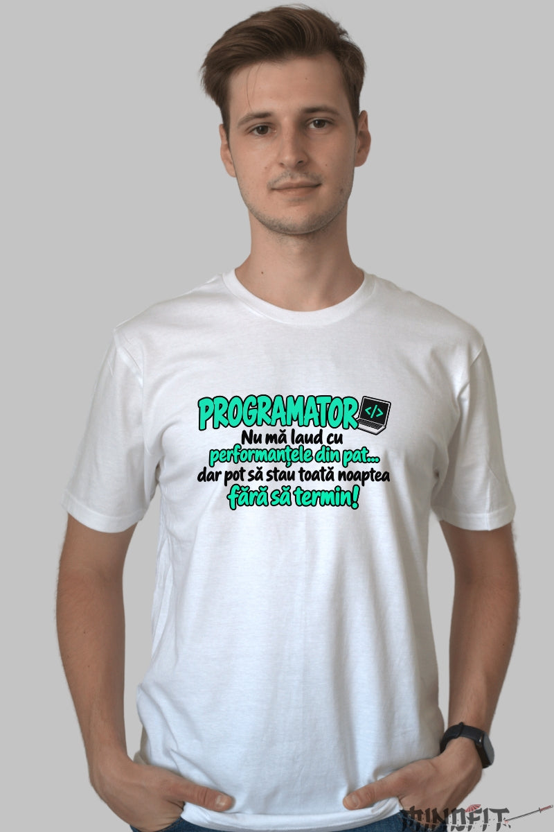 Tricou Amuzant - Programator Performante In Pat barbat alb